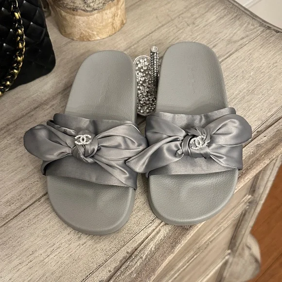 Elegant Gray Slide Sandals - Picture 1 of 3